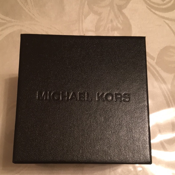 Michael Kors rose gold watch - Picture 3 of 5